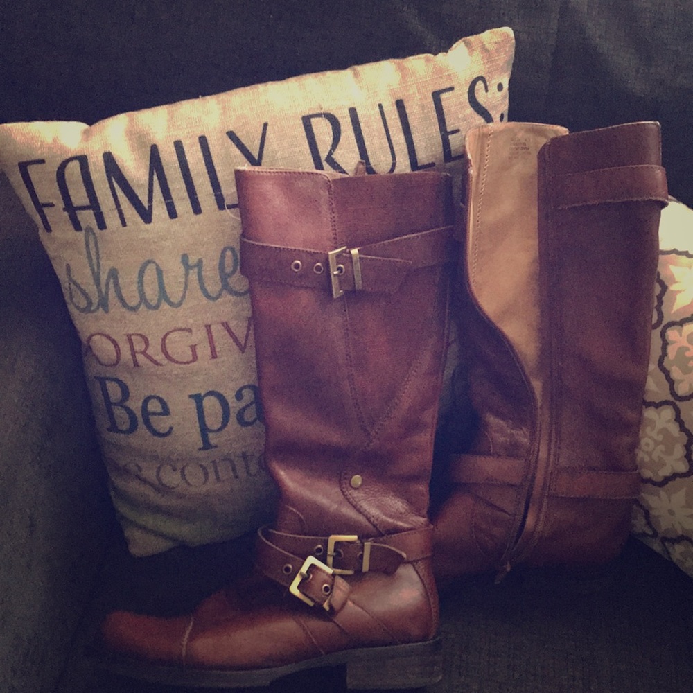 Leather brown boots with buckle